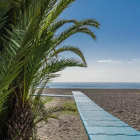בית הארחה Tropical 4*